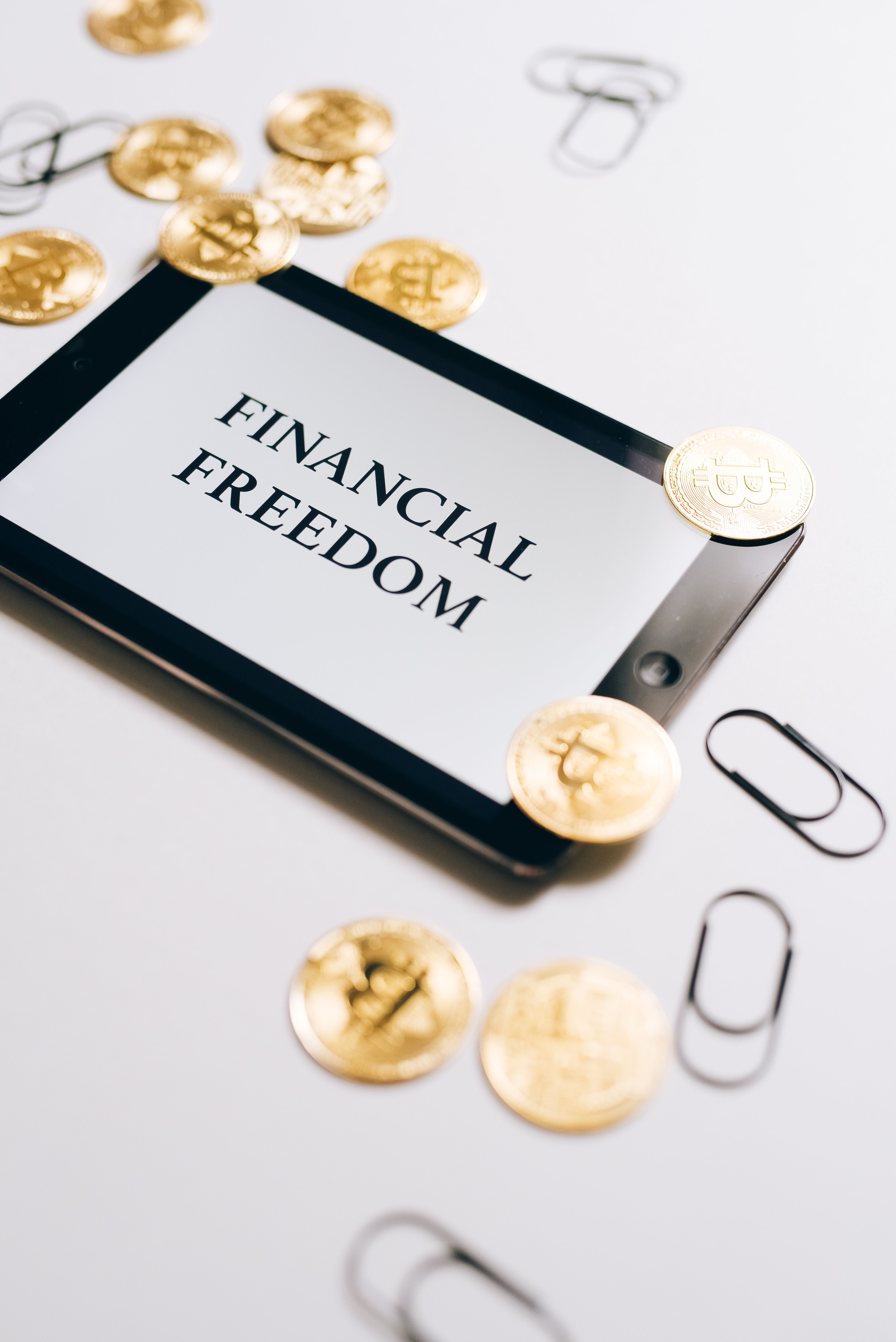 Best Checking Accounts of 2026: No Fees, High Interest, Real Benefits